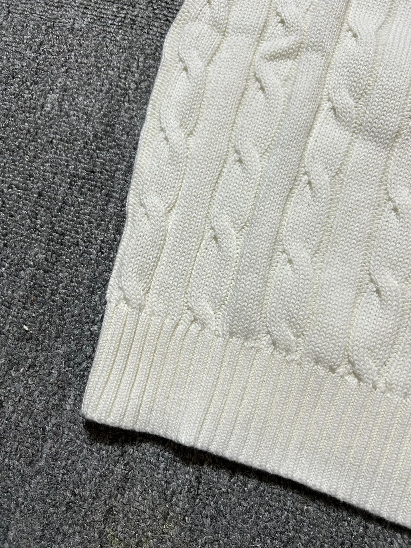P160 Polo Ralph Lauren SS23 solid color logo embroidered sweater, official website logo on the collar. Scan the QR code to enter the official website and compare the quality at will. Size: XS-L